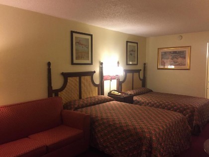 Maple Leaf Inn & Suites - image 18