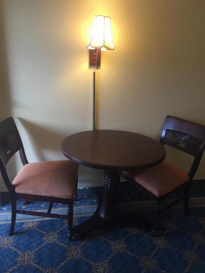 Maple Leaf Inn & Suites - image 2