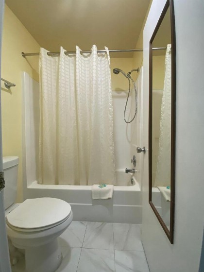 Maple Leaf Inn & Suites - image 23