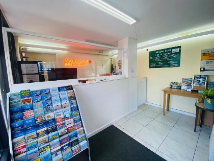 Maple Leaf Inn & Suites - image 3