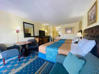 Maple Leaf Inn & Suites - image 8