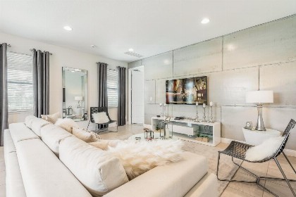 Exquisite Home with Media Room & Games near Disney - 7600M - image 1