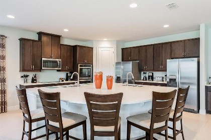 Vibrant Elite Home with Theater Room near Disney - 7605M - image 7