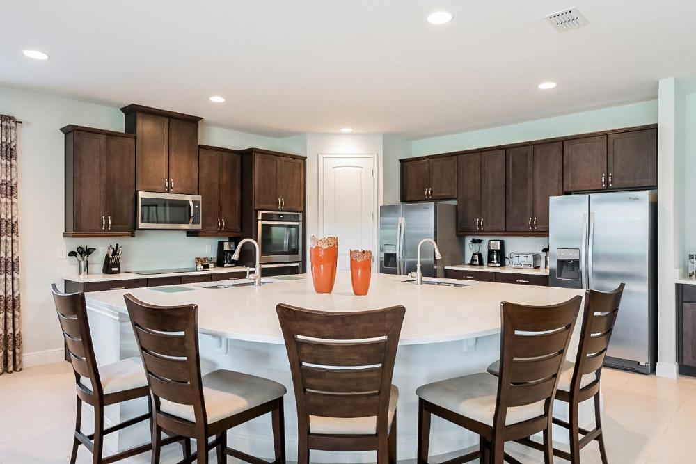 Vibrant Elite Home with Theater Room near Disney - 7605M - image 7