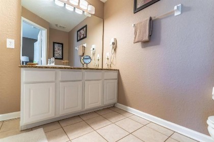 2582 Windsor Hills - image 17