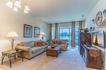 2633 Trafalgar Village - image 24