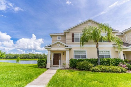 2633 Trafalgar Village - image 26