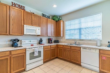 2633 Trafalgar Village - image 38