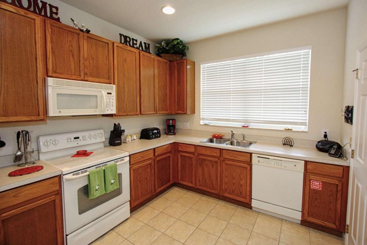 2633 Trafalgar Village - image 4