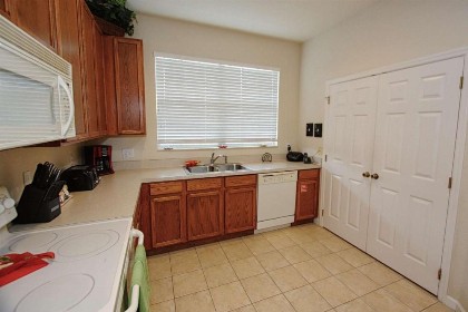 2633 Trafalgar Village - image 41
