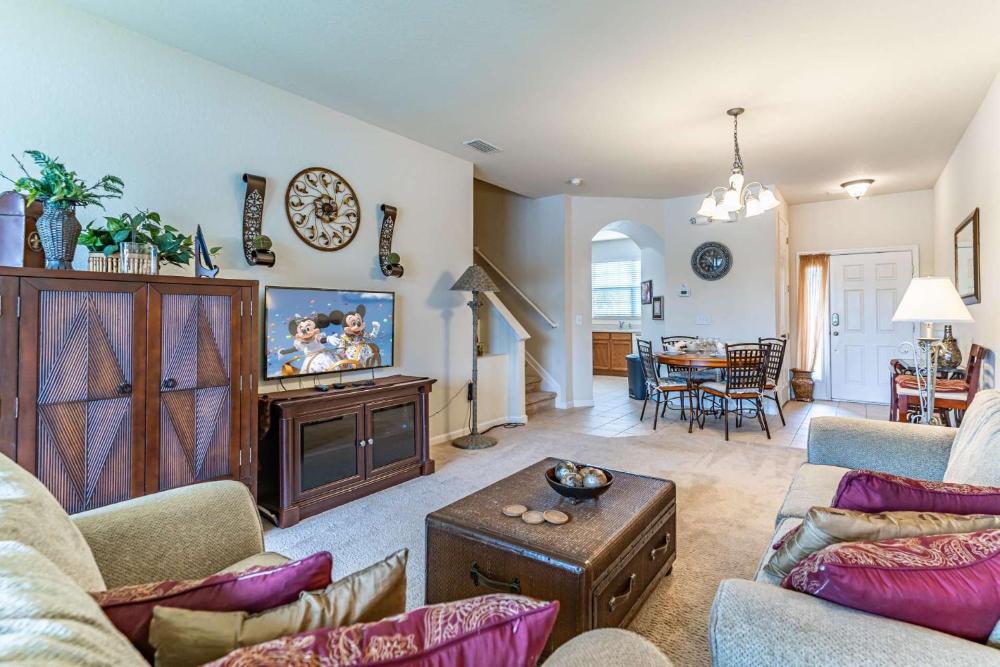 2633 Trafalgar Village - image 5