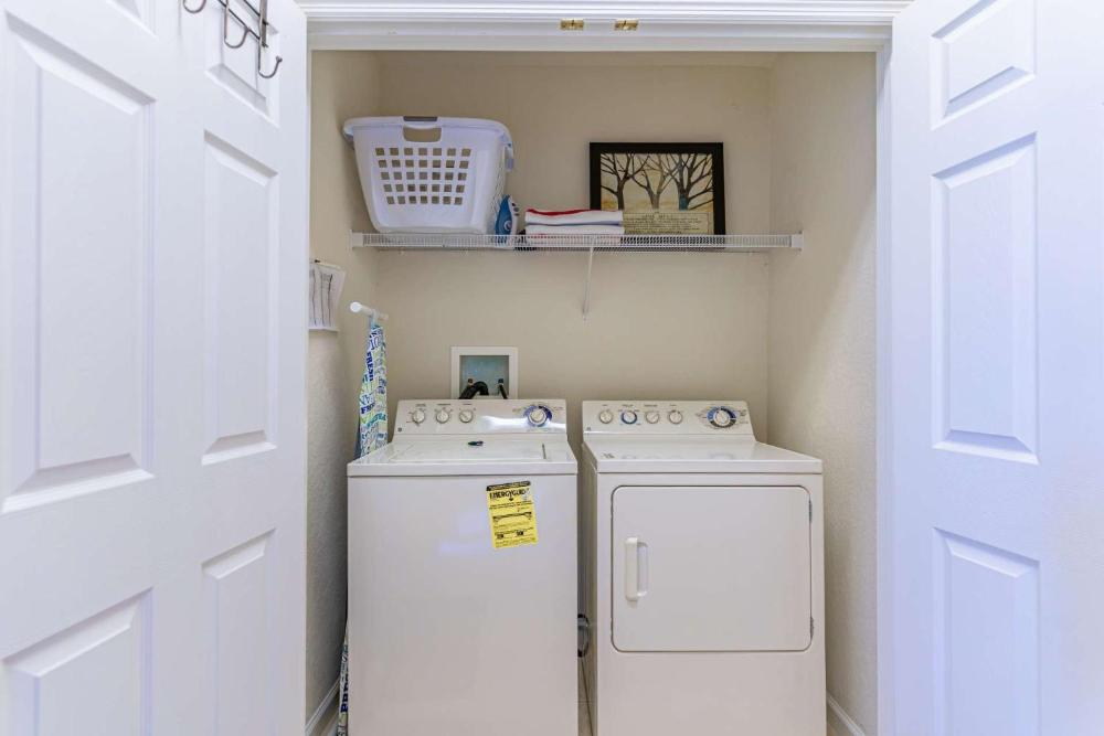 2633 Trafalgar Village - image 6
