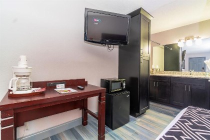 Sunshine Inn - image 12