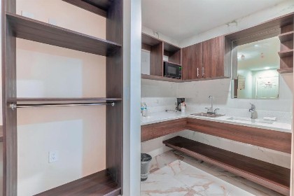 Sunshine Inn - image 34