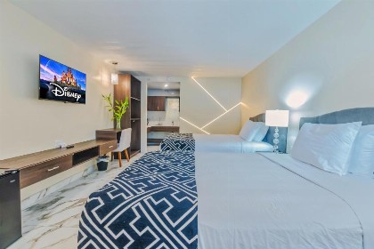 Sunshine Inn - image 35