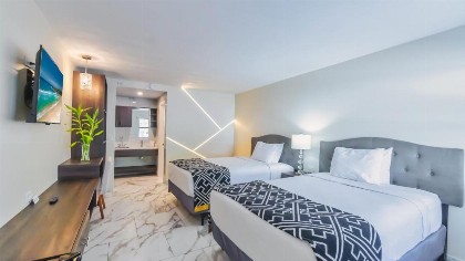 Sunshine Inn - image 36