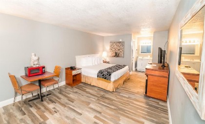 Sunshine Inn - image 4