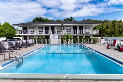 Sunshine Inn - image 7