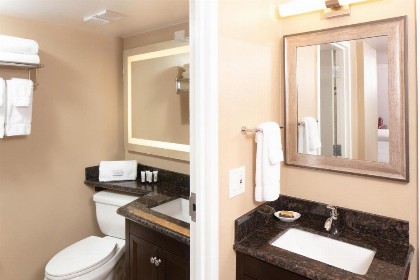 Red Lion Hotel Orlando Lake Buena Vista South- Near Disney - image 6