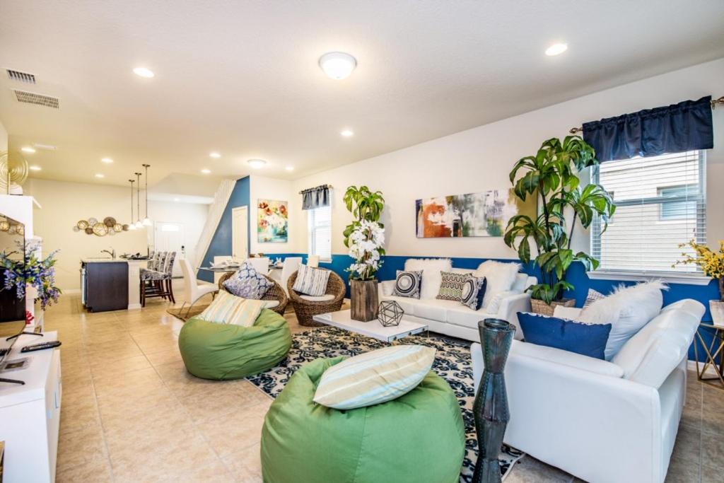 Seven-Bedroom Villa 8952 - main image