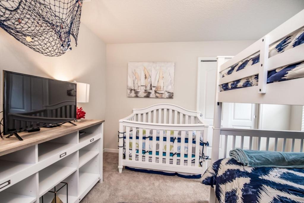 Seven-Bedroom Villa 8952 - image 3