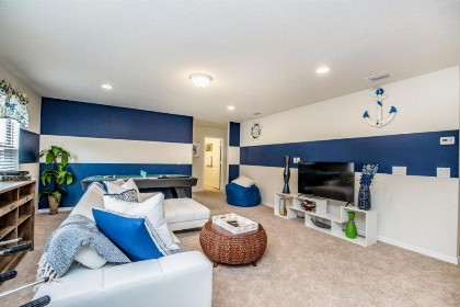 Seven-Bedroom Villa 8952 - image 8