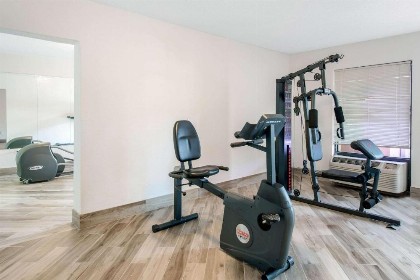 Clarion Inn & Suites Kissimmee-Lake Buena Vista South - image 7
