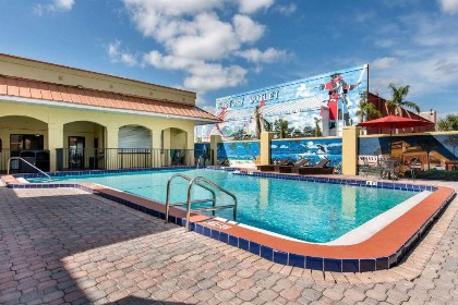 Clarion Inn & Suites Kissimmee-Lake Buena Vista South - image 4