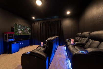 Exquisite Home near Disney Themed Rooms & Home Theater - 2005 - image 1