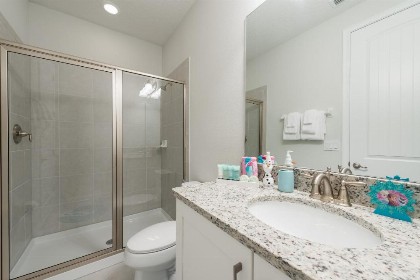 Exquisite Home near Disney Themed Rooms & Home Theater - 2005 - image 5