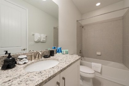 Exquisite Home near Disney Themed Rooms & Home Theater - 2005 - image 6