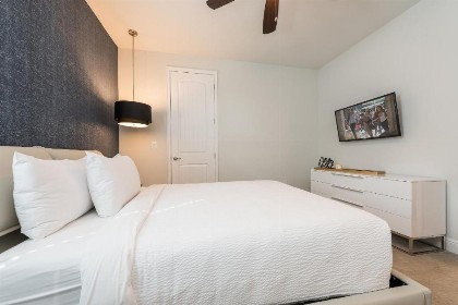 Striking Home with Loft Area & Games near Disney - 7728F - image 9