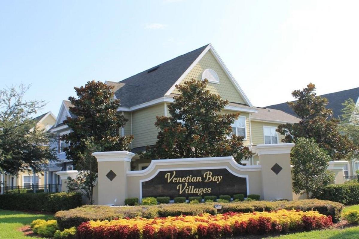 Beautiful 3 Bedroom Townhouse near Walt Disney World - image 2
