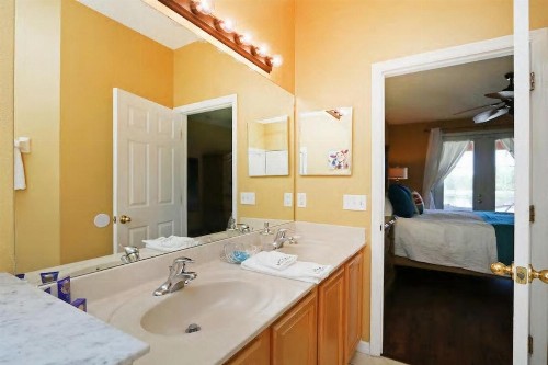 Aquamarine Hideaway - image 17