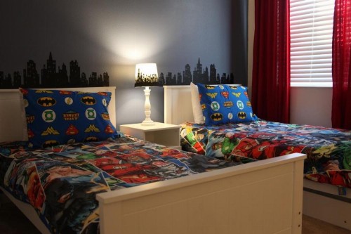 Luxury 4 bedroom home with game room - image 11