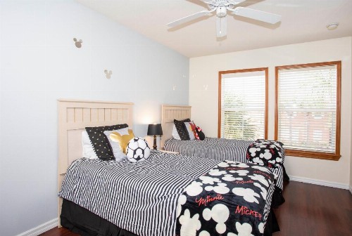 Four Bedroom w/ Pool Close to Disney 8570 - image 12