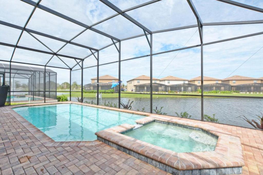 Windsor at Westside-8 Bedrooms House w/pool-3711WW - main image