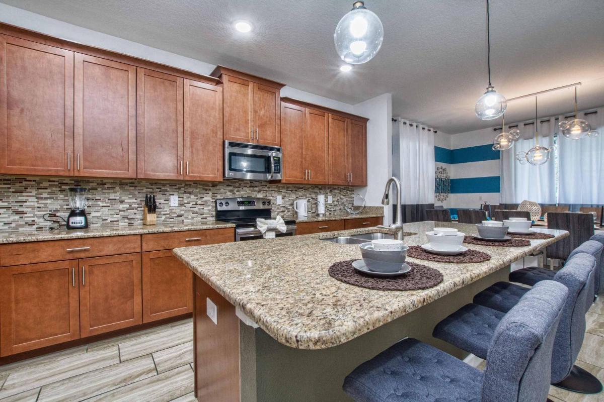 Storey Lake-6 Bedroom Pool Home-1651ST - image 2
