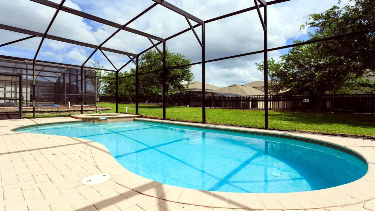 Windsor Hills 6 Bedrooms Pool Villa 2.5 miles to Disney - 2607DS - image 4