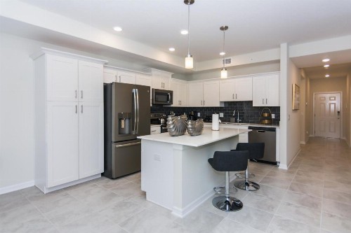 Fabulous Apartment with balcony at Storey Lake apt 103 - image 1