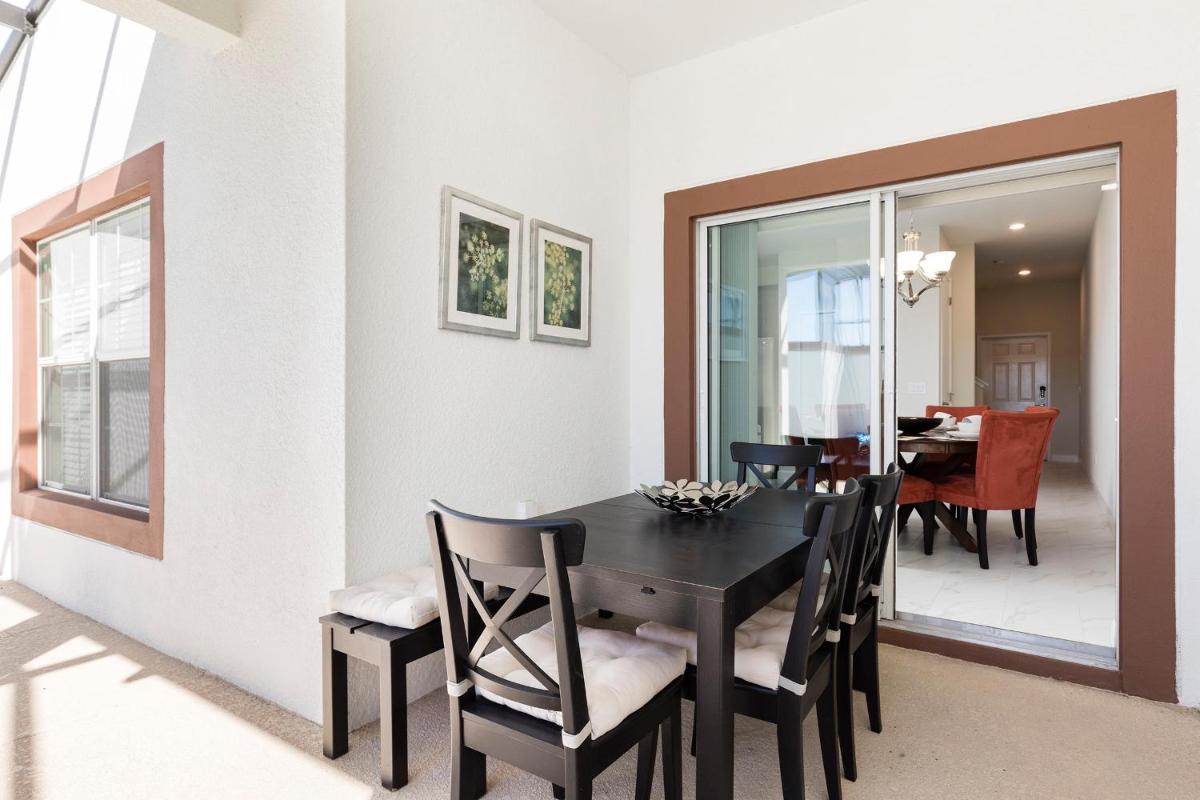 Lovely Vacation Townhouse with Pool SL3103 - image 5