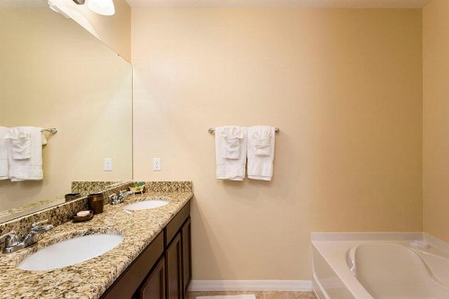 Spacious Vacation Home with Pool TW2825 - image 11