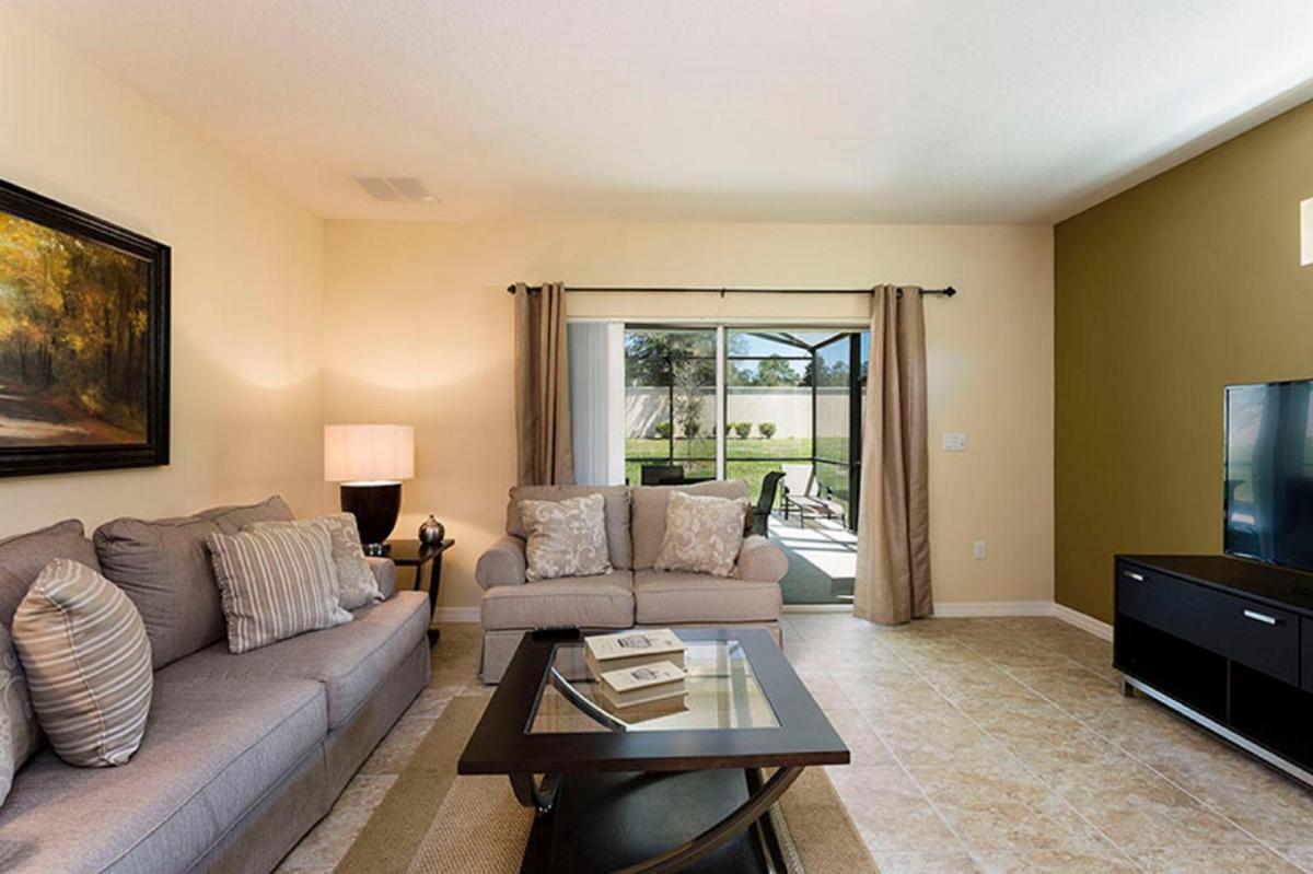 Spacious Vacation Home with Pool TW2825 - image 6