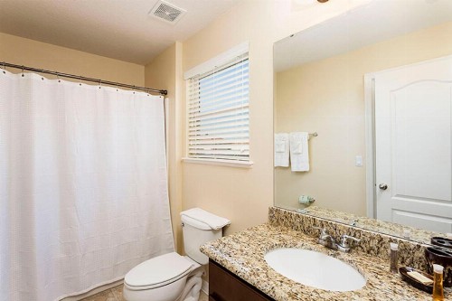 Spacious Vacation Home with Pool TW2825 - image 7