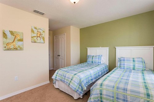 Spacious Vacation Home with Pool TW2825 - image 9