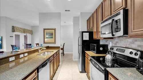 Majesty Palm Road 8975 - image 22