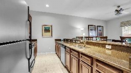 Majesty Palm Road 8975 - image 6