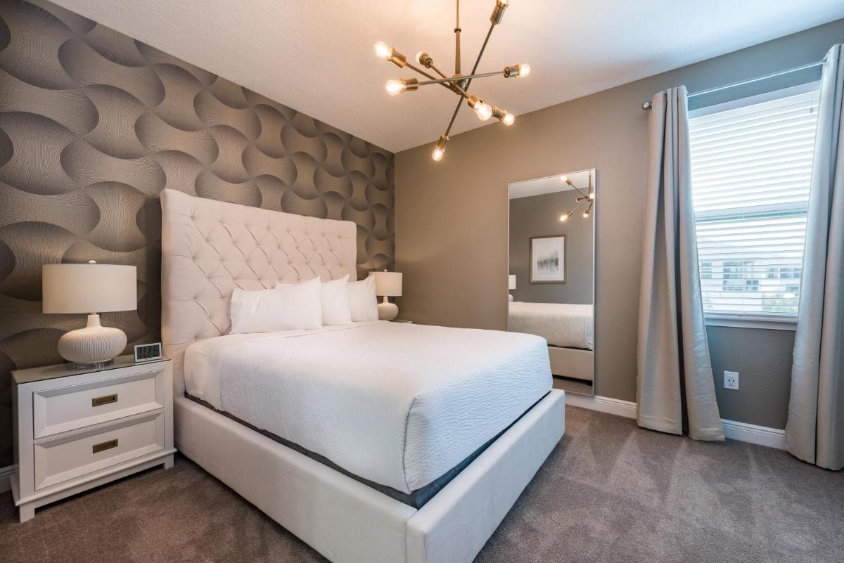 Gorgeous Home with Loft Area & Themed Rooms near Disney - 7687F - image 4
