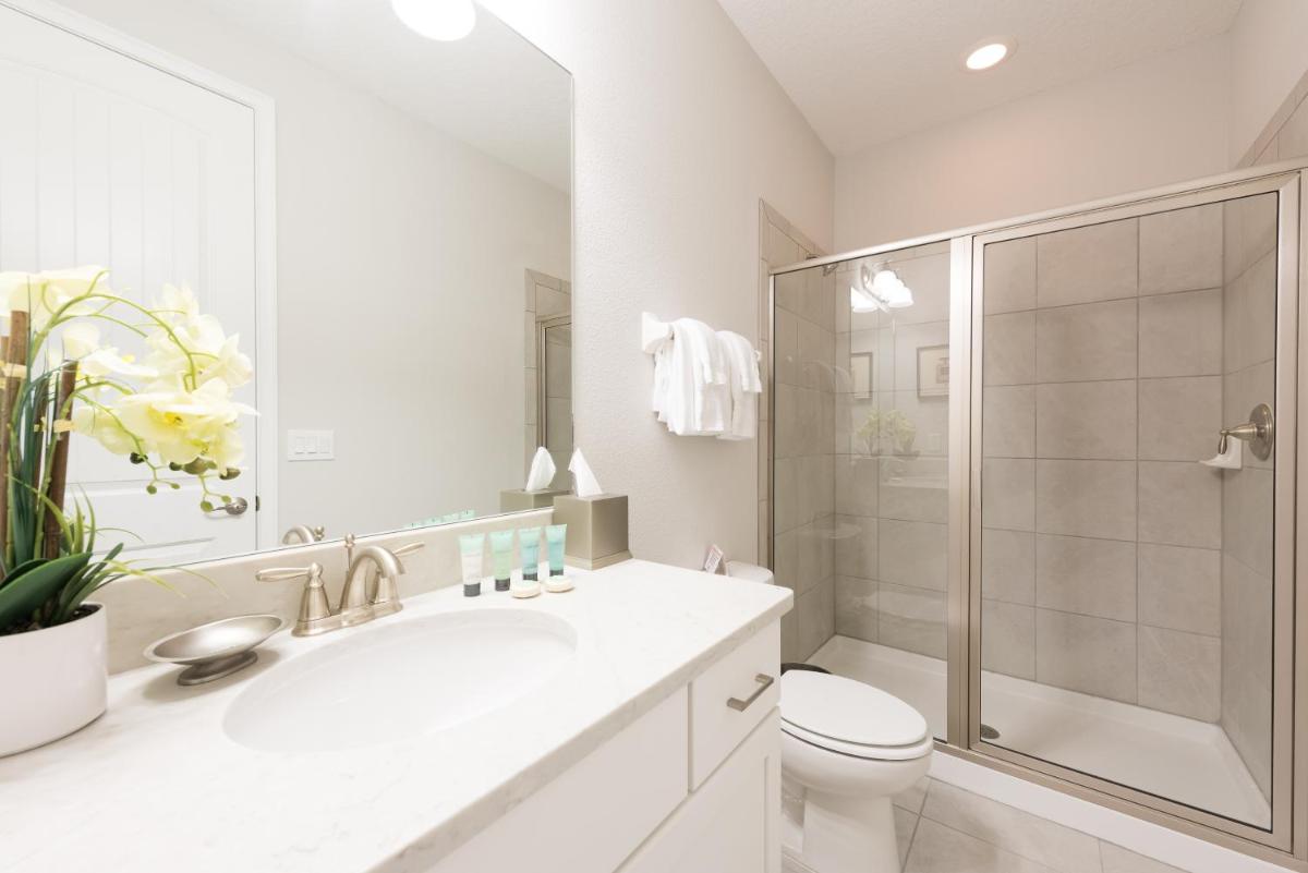 Gorgeous Home with Loft Area & Themed Rooms near Disney - 7687F - image 3
