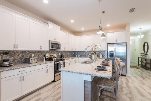 Luxury 6 bedroom home 10 minutes from Disney parks - image 6